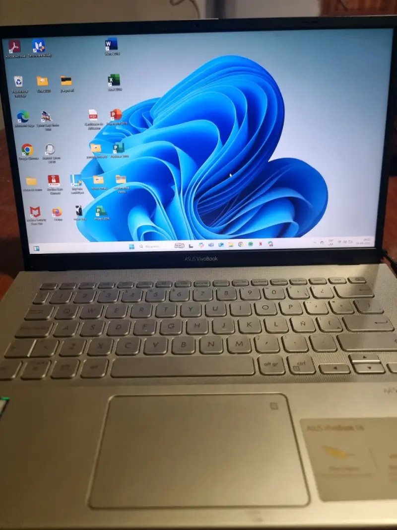 Laptop ASUS VivoBook 14 en buen estado - 4