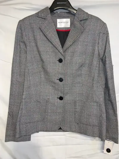 Conjunto de traje para mujer - miniatura 1