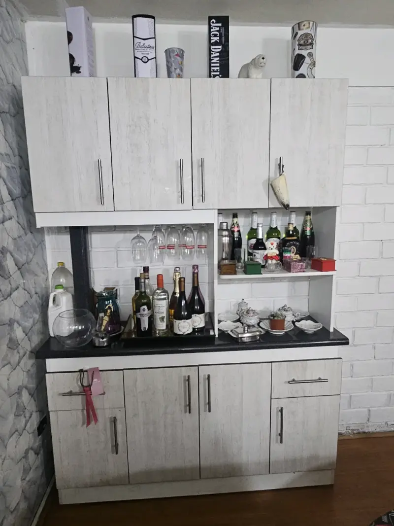 Mueble de cocina con almacenamiento y estantes - 1