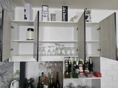 Mueble de cocina con almacenamiento y estantes - miniatura 3