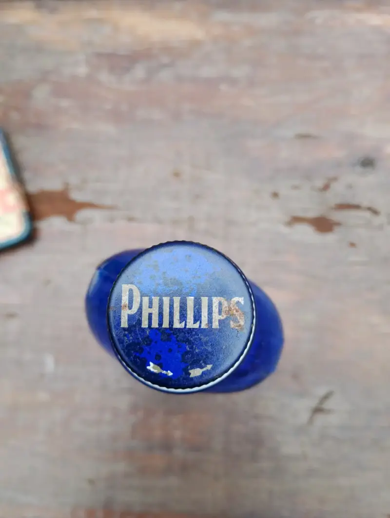 Botellas antiguas de vidrio y lata de Leche de Magnesia Phillips - 6