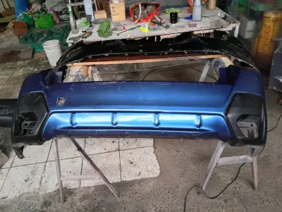 Parachoques trasero Subaru XUV - miniatura 6