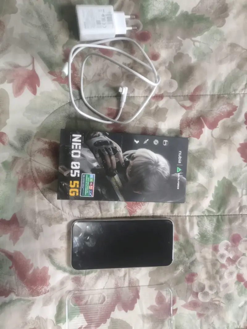 Smartphone Nubia Neo 5G amarillo con cargador - 3