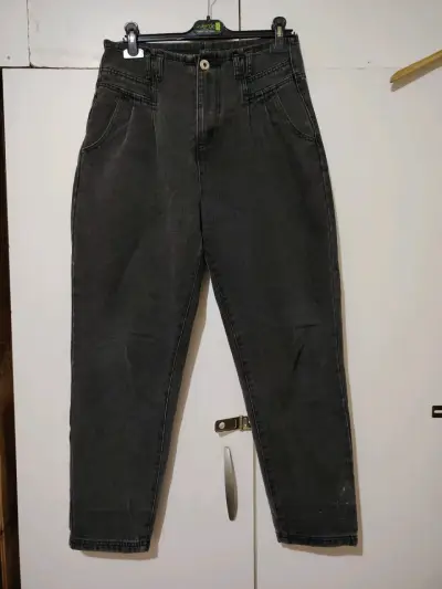 Jeans de mezclilla negro para mujer - miniatura 1