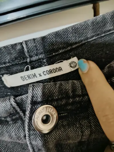 Jeans de mezclilla negro para mujer - miniatura 2