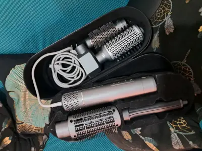 Cepillo de aire caliente con accesorios - miniatura 1