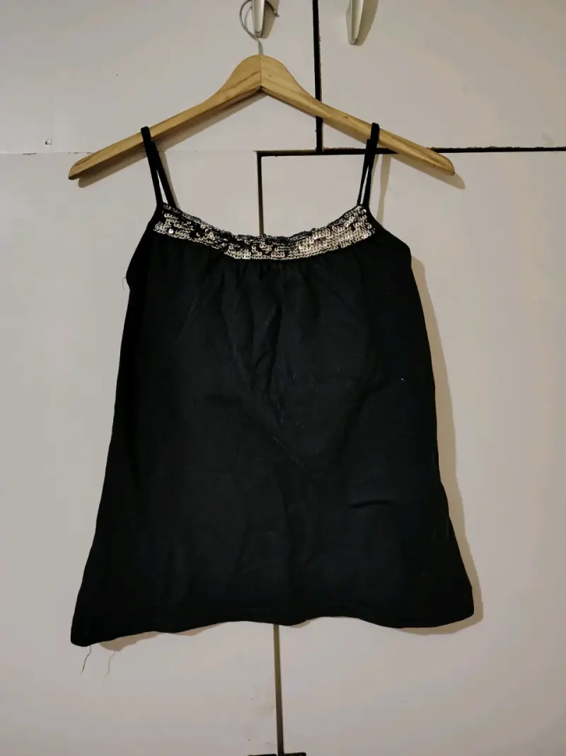 Blusa negra con lentejuelas para mujer