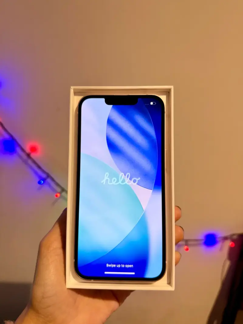iPhone 13 en caja con accesorios completos - 1