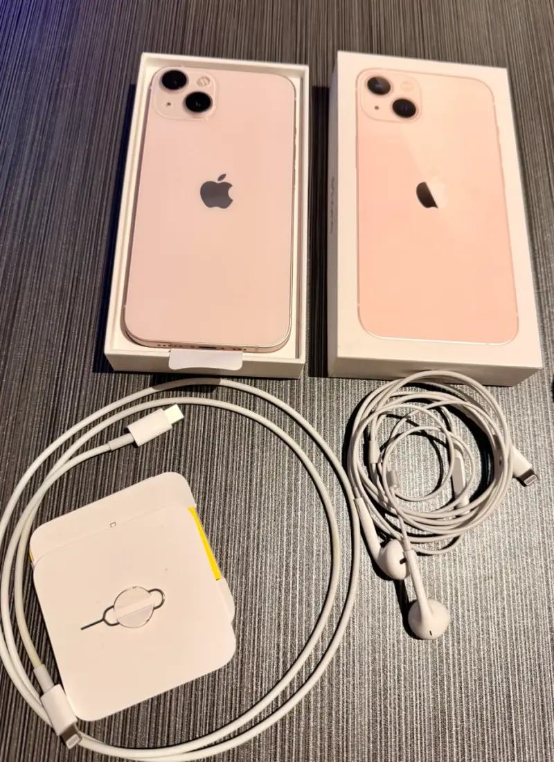 iPhone 13 en caja con accesorios completos - 2