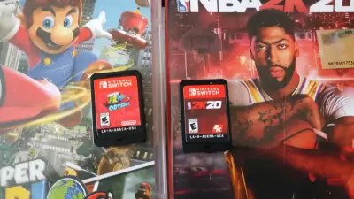 Nintendo Switch+ 2 juegos físicos+ Accesorios - miniatura 5
