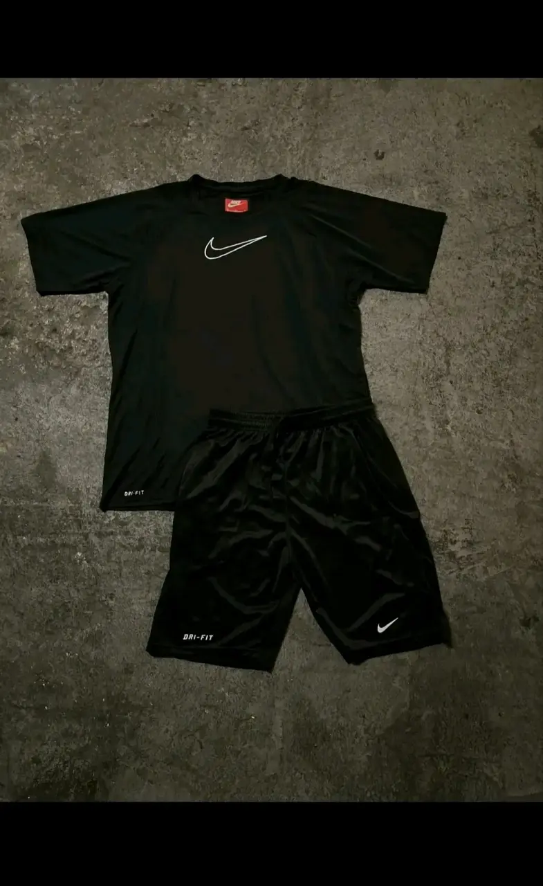Conjunto deportivo Nike Dri-FIT negro