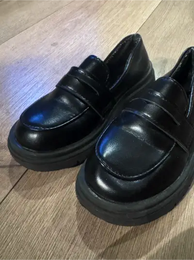 Zapatos de cuero negro estilo mocasín Niña - miniatura 1