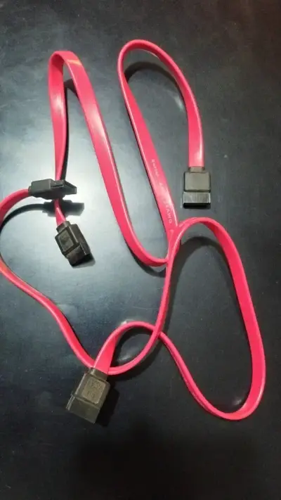 Cable SATA rojo para discos duros - miniatura 1