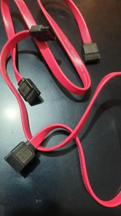 Cable SATA rojo para discos duros - miniatura 2
