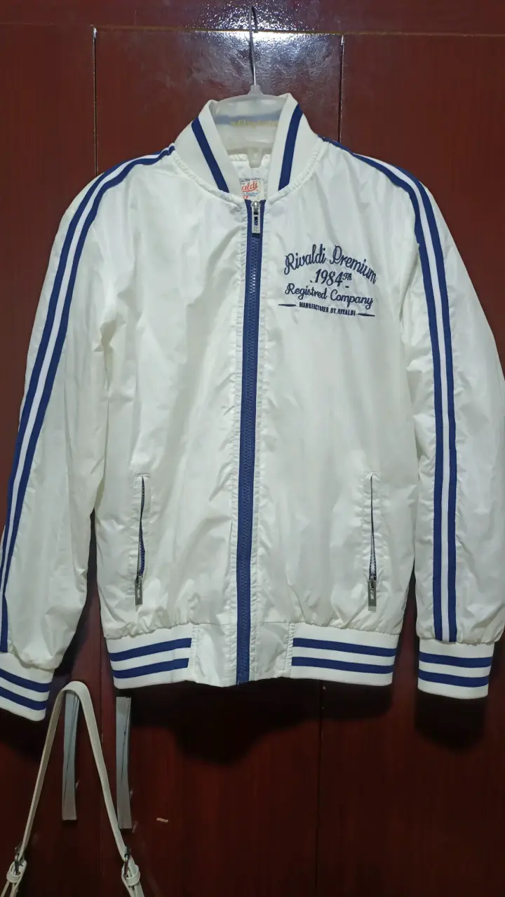 Chaqueta blanca Rivaldi con diseño bordado - 2