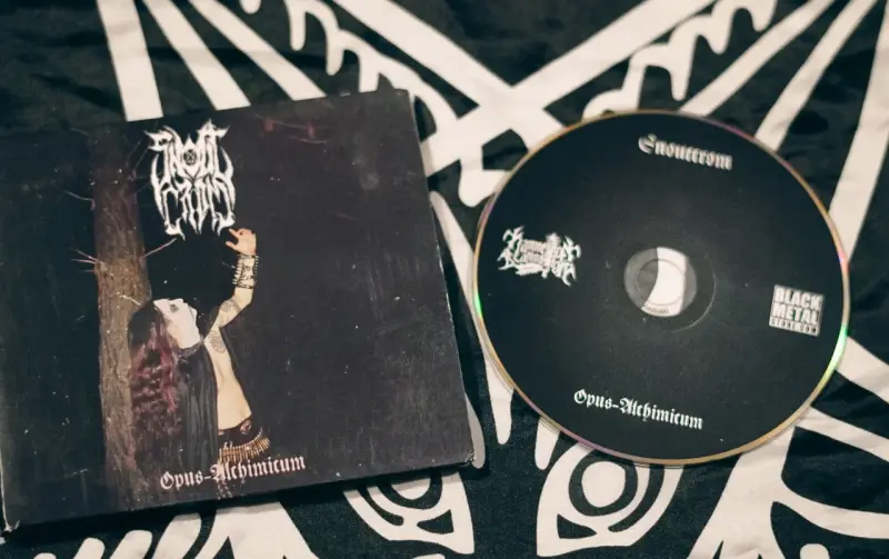 CD de música estilo metal - 1