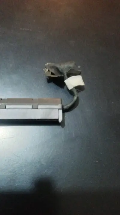 Conector SATA para disco duro portátil - miniatura 1