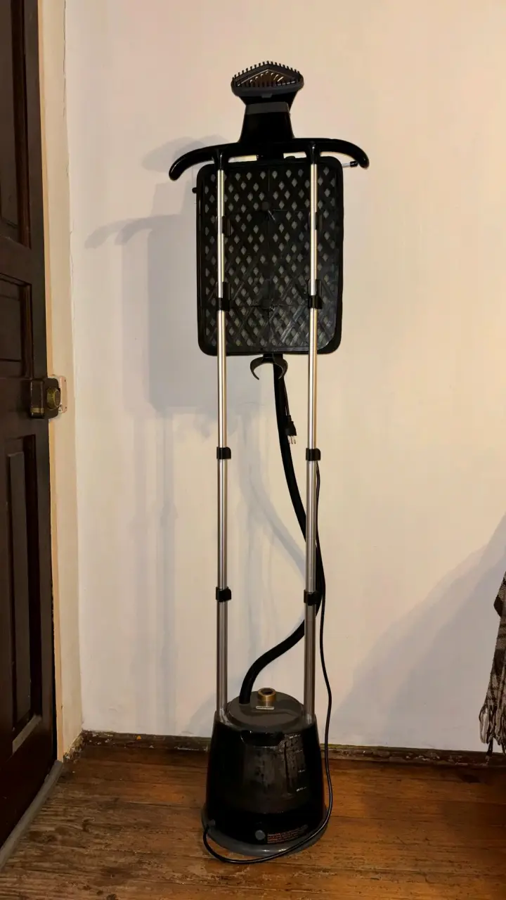 Vaporizador de ropa Oster de pedestal - 2