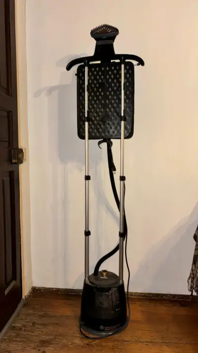 Vaporizador de ropa Oster de pedestal - miniatura 2