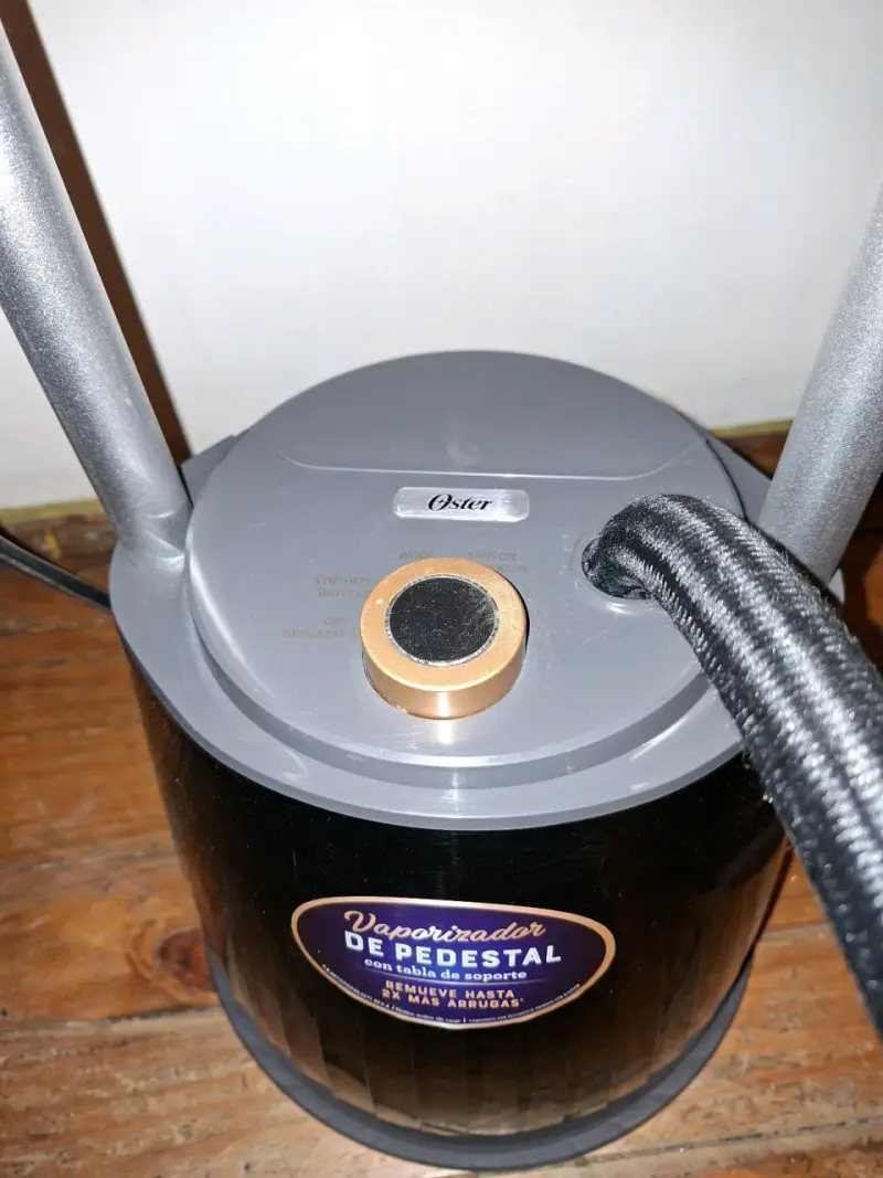 Vaporizador de ropa Oster de pedestal - 3