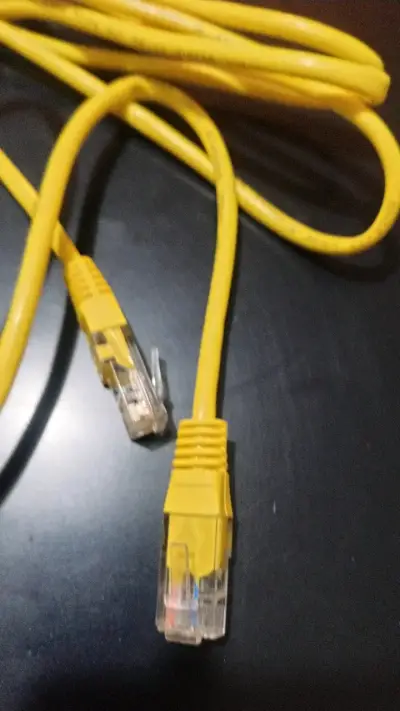 Cable Ethernet RJ45 amarillo de 2 metros - miniatura 2