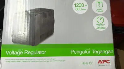 Regulador de Voltaje APC Line-R 1200VA - miniatura 1
