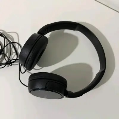 Audífonos Sony con cable negros en buen estado - miniatura 2