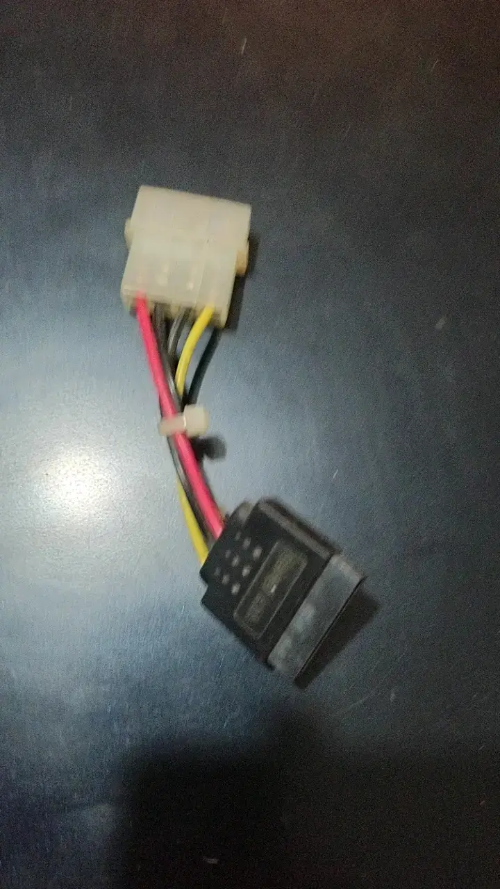 Adaptador de corriente SATA a Molex