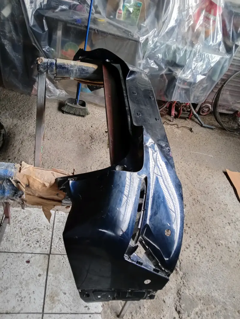 Parachoques trasero negro para automóvil CHANGAN U - 6