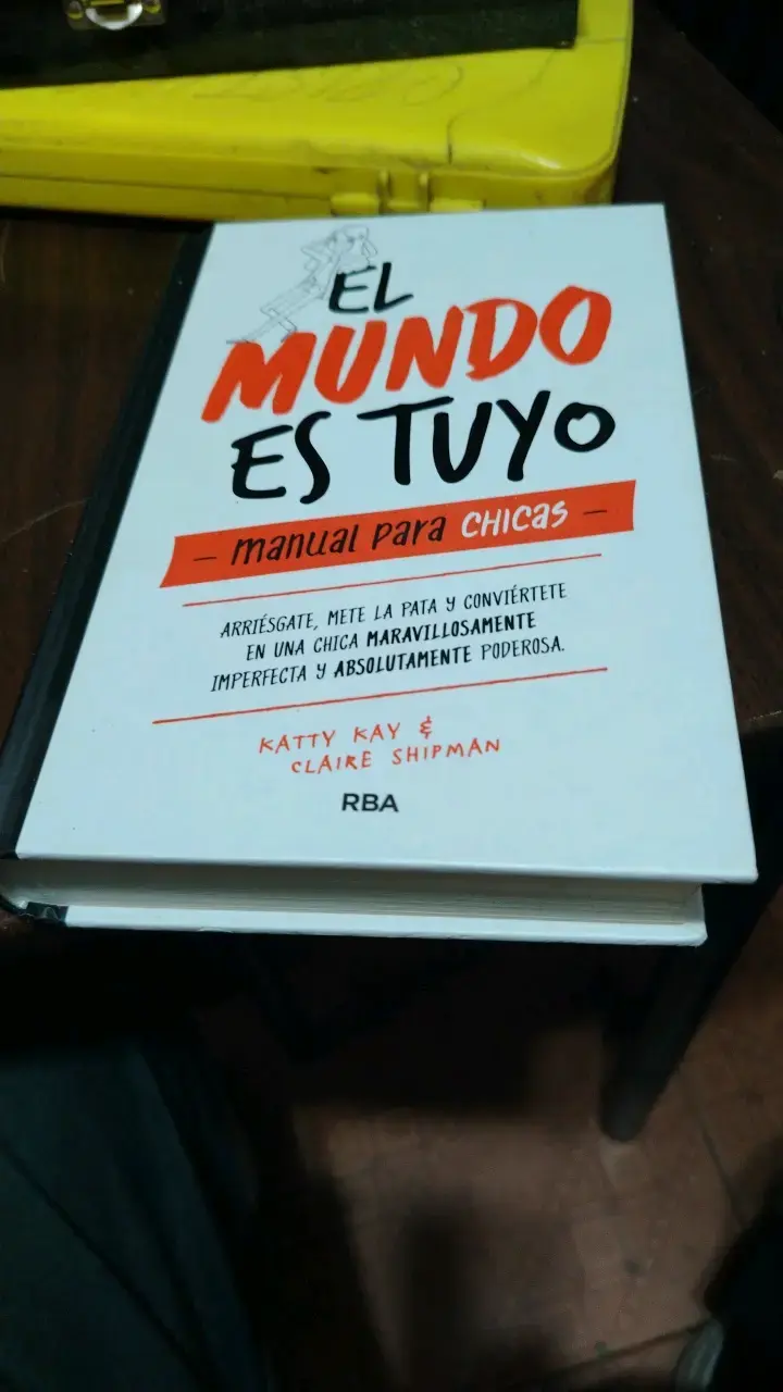 Libro 'El Mundo Es Tuyo' Manual para Chicas - 1