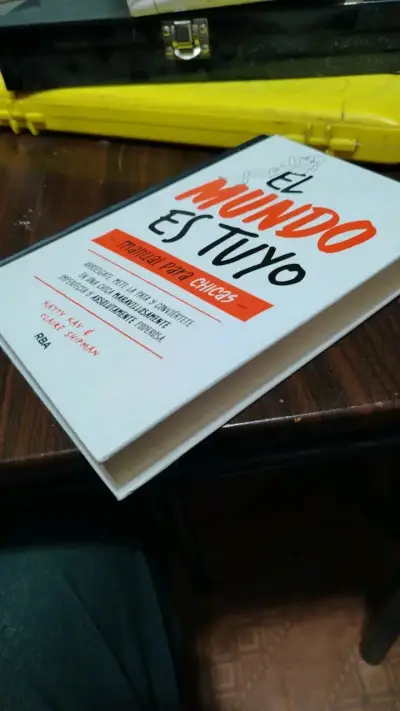 Libro 'El Mundo Es Tuyo' Manual para Chicas - miniatura 2