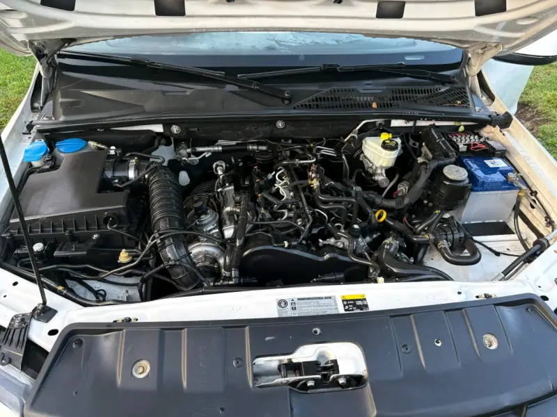 Camioneta Volkswagen Amarok 4x2 Blanca - 5