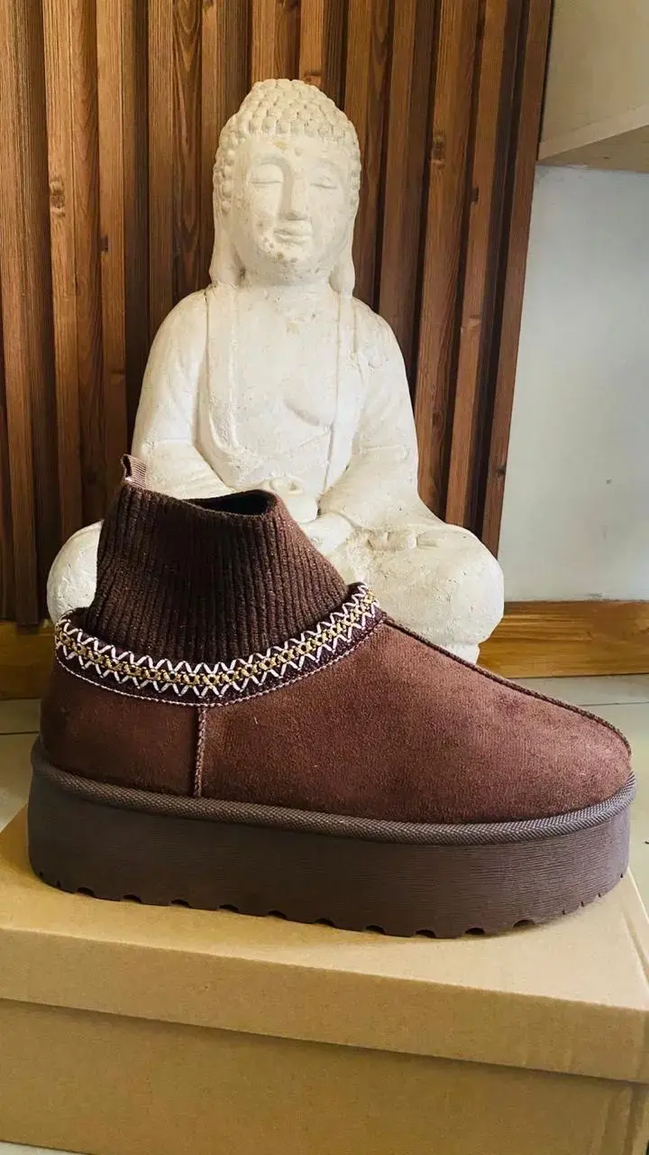 Botines de plataforma marrones con diseño tejido - 2