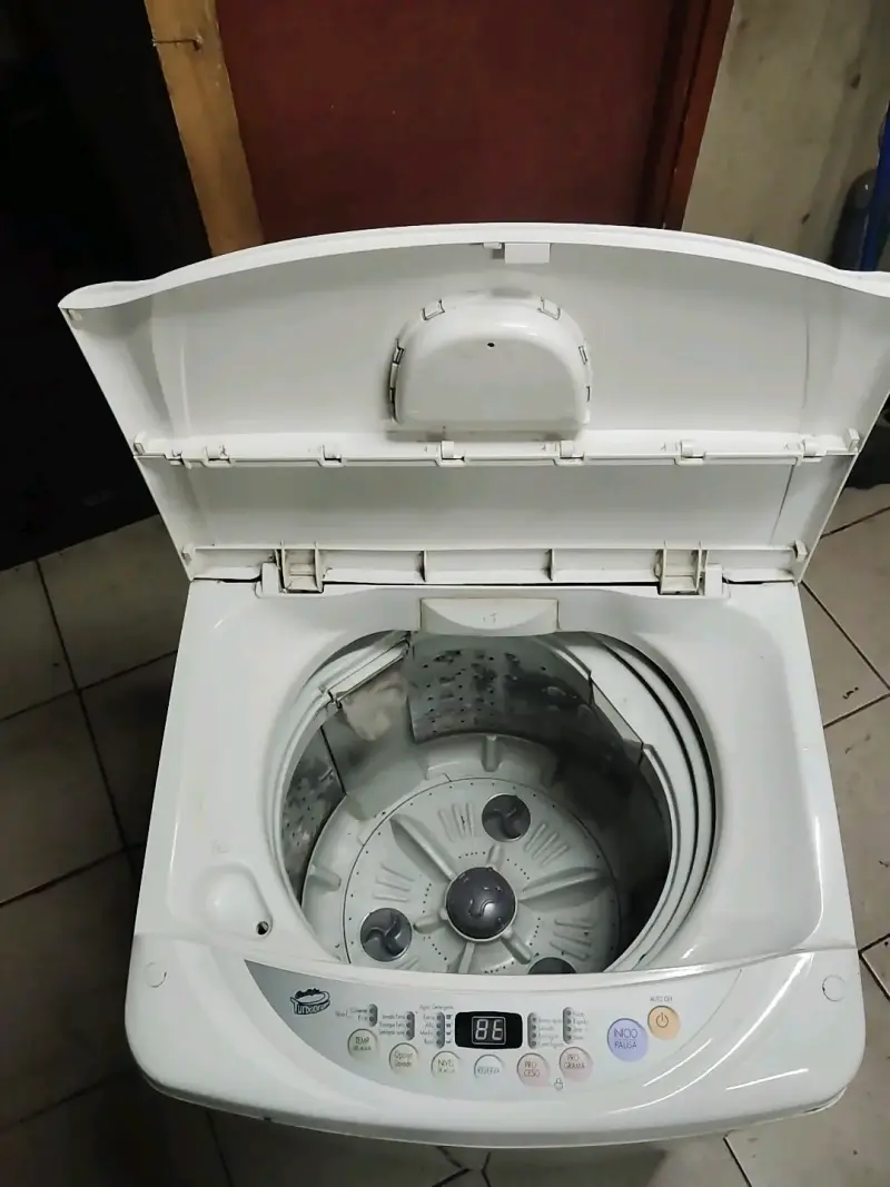 Lavadora automática Fuzzy Logic 8.5 kg en buen estado - 1