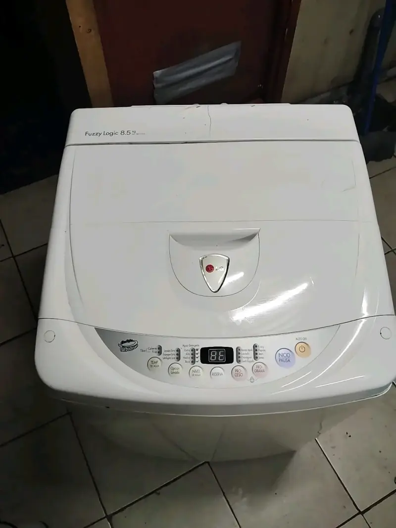Lavadora automática Fuzzy Logic 8.5 kg en buen estado - 2