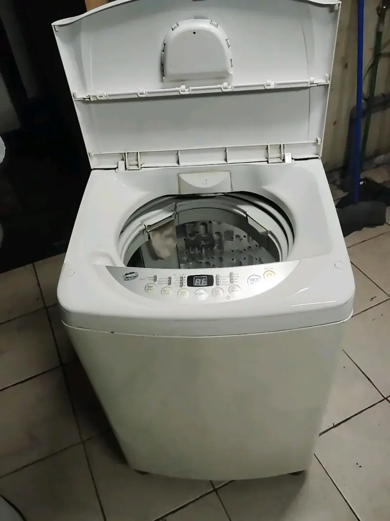 Lavadora automática Fuzzy Logic 8.5 kg en buen estado - 3