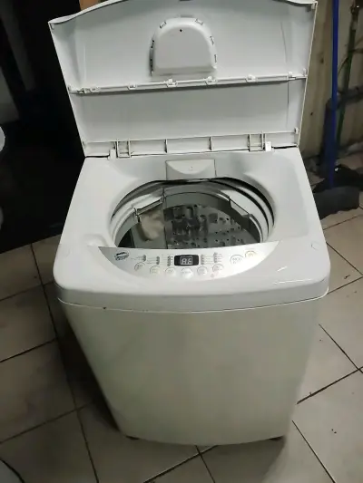 Lavadora automática Fuzzy Logic 8.5 kg en buen estado - miniatura 3