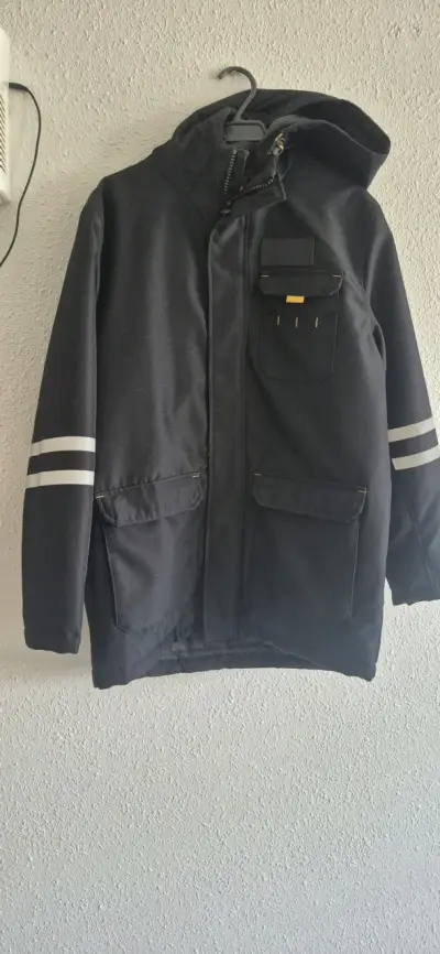 Chaqueta negra con capucha Caterpillar para hombre - miniatura 2