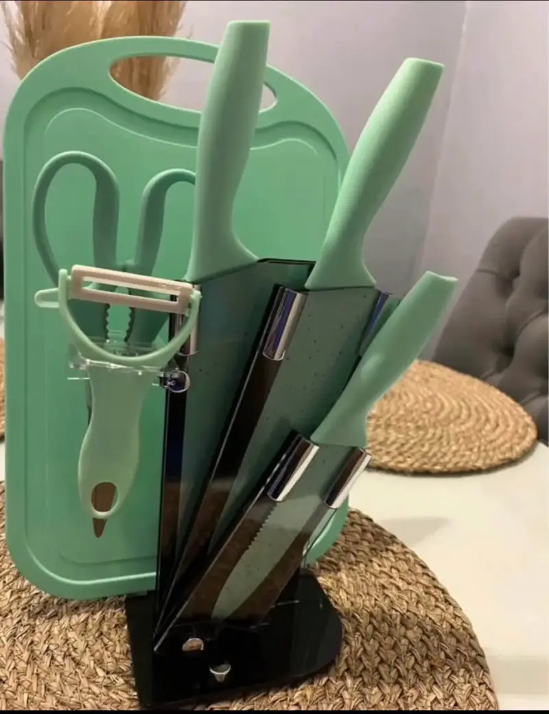 Set de cuchillos con tabla y pelador en varios colores - 3