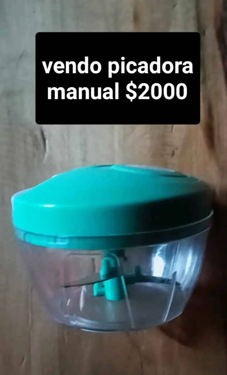 Picadora manual de alimentos con tapa verde