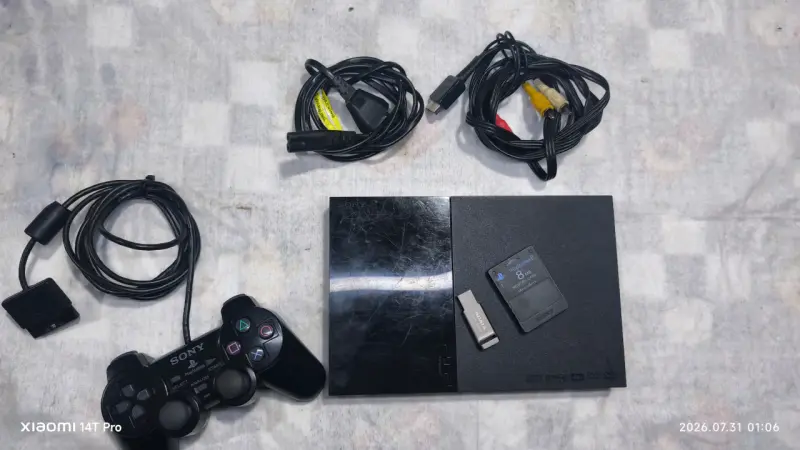 Consola Sony PlayStation 2 Slim con accesorios - 1