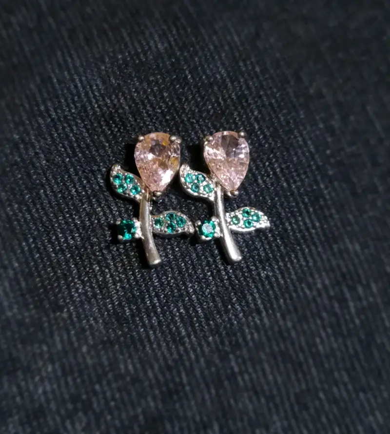 Aros de plata con diseño de flores y piedras - 1