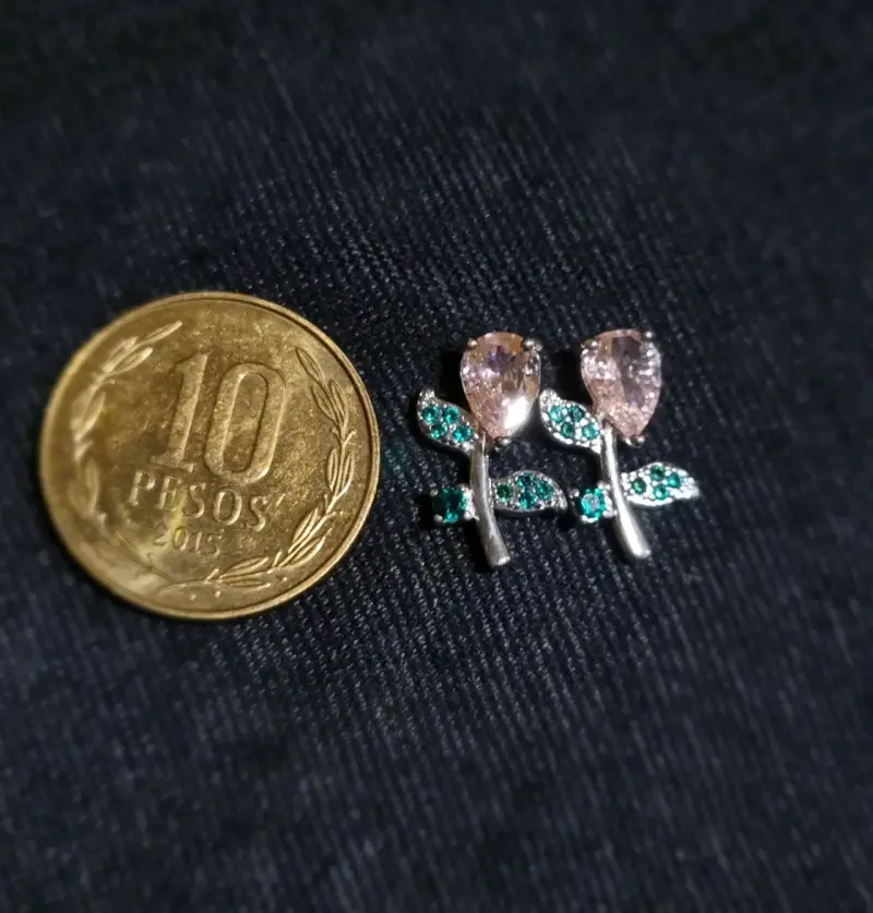 Aros de plata con diseño de flores y piedras - 3