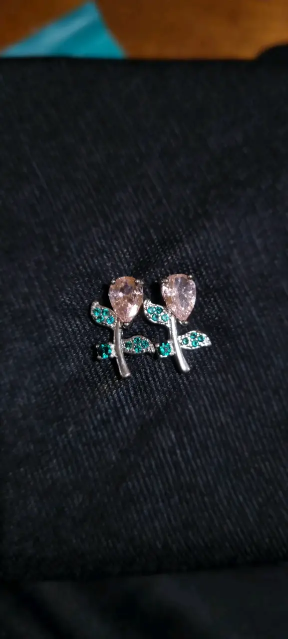Aros de plata con diseño de flores y piedras - 4