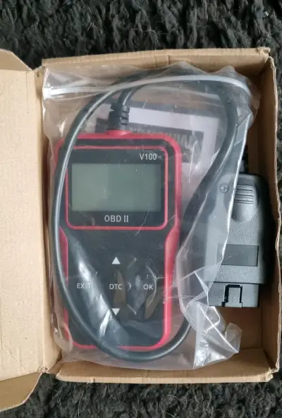 Escáner Automotriz OBD II V100 para Diagnóstico de Vehículos - miniatura 1