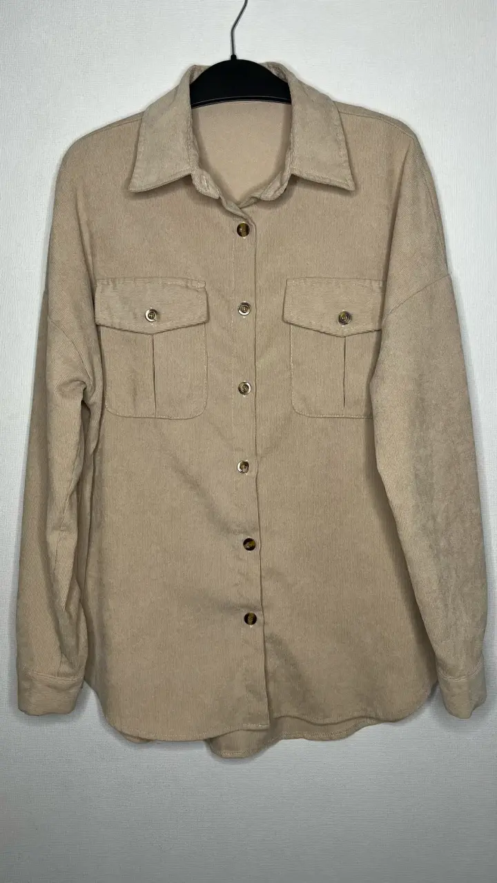 Camisa de pana beige para mujer