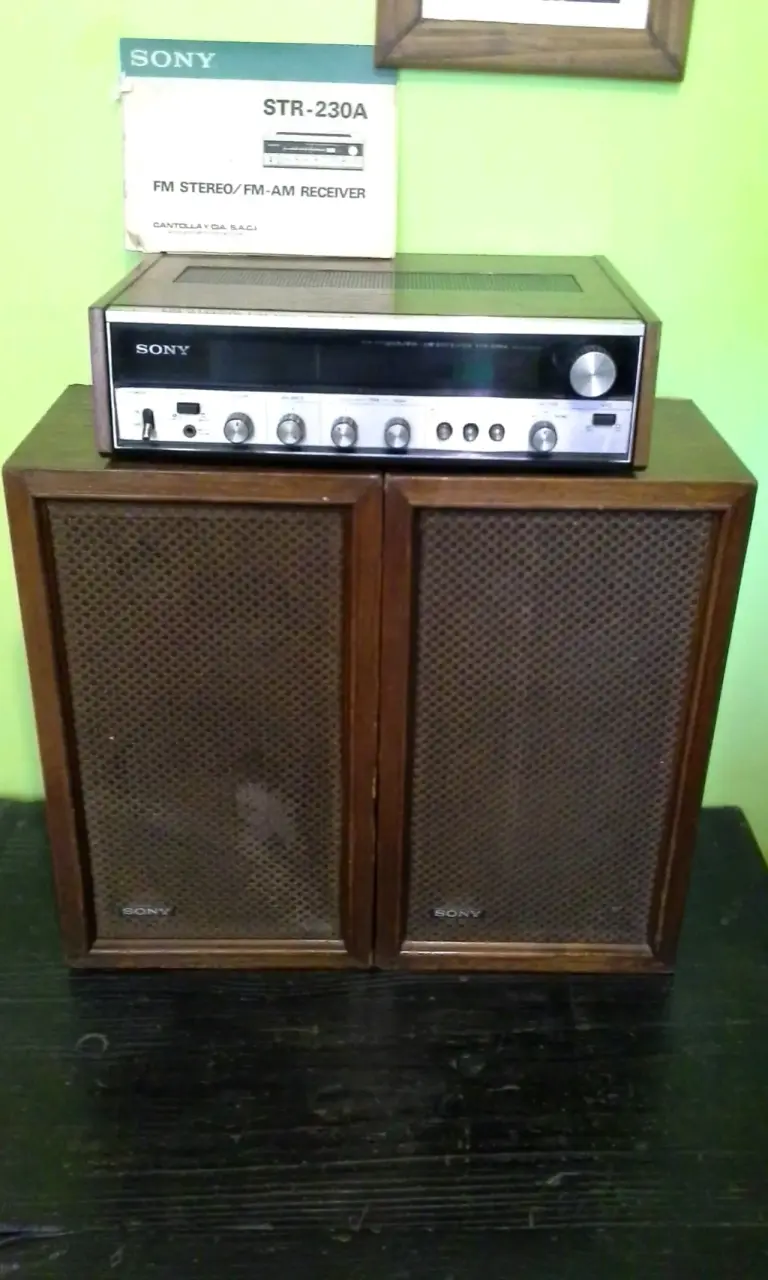 Receptor estéreo Sony STR-230A con parlantes