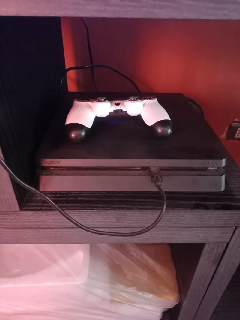 Consola Sony PlayStation 4 con Control DualShock - 1