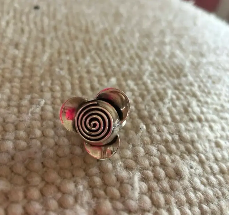 Anillo de plata con diseño espiral floral - 1