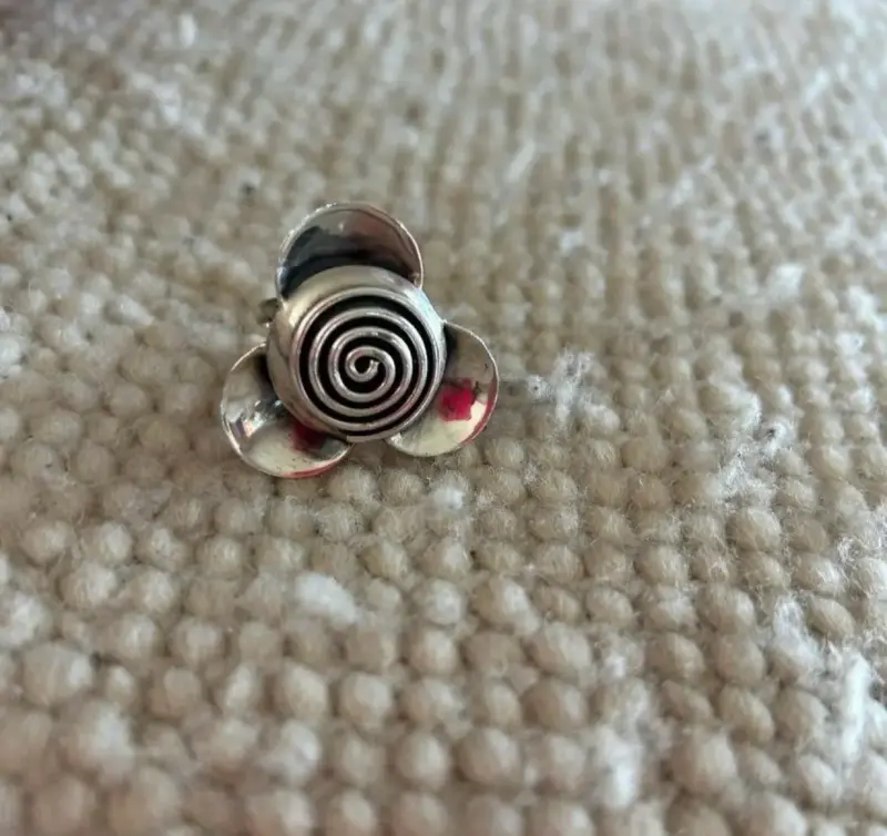 Anillo de plata con diseño espiral floral - 3